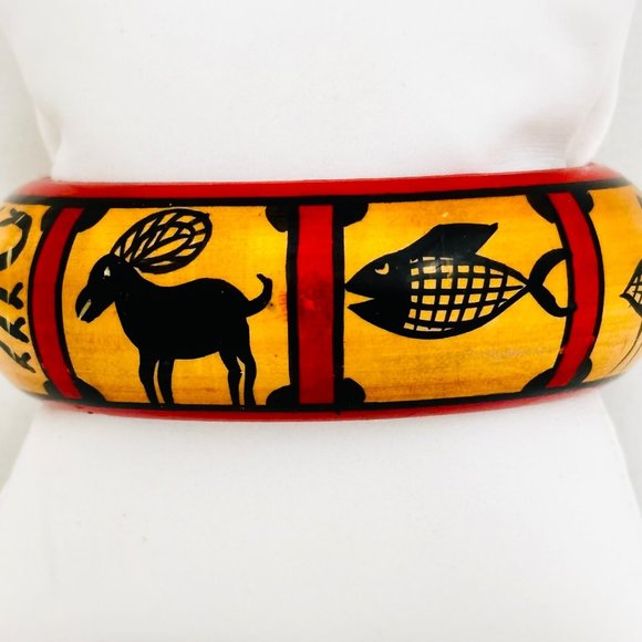 Hand Painted Wood Bangle. - Picture 6 of 7